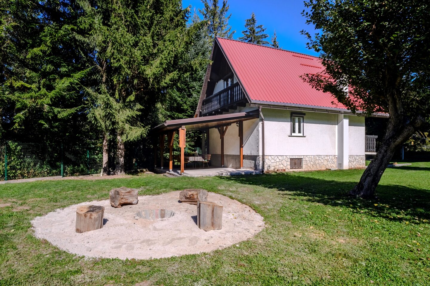 Terasa i dvorište